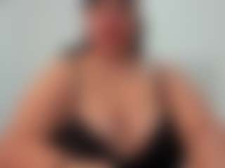 Live cam show with Andrea-curvy1 - Smoking on Gym Cam Girls