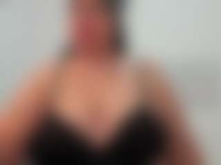 Andrea-curvy1 MILF webcam performer live streaming