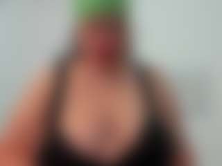 Live cam show with Andrea-curvy1 - Longhair on Mixed Magazine Live