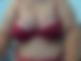 Andrea-curvy1 MILF webcam performer live streaming