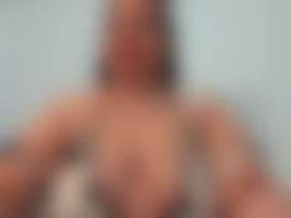 Live cam show with Andrea-curvy1 - Squirt MILF on Milfs Live