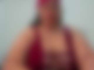 Andrea-curvy1 MILF webcam performer live streaming