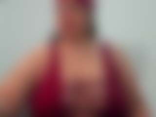 Andrea-curvy1 MILF webcam performer live streaming