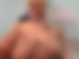 Live cam show with Andrea-curvy1 - Longhair on Camiplay Live
