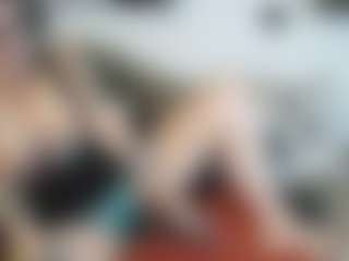 Live cam show with MissyDee - MILF on fapnchat