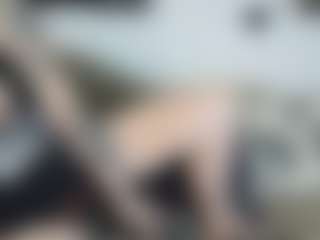 Live cam show with MissyDee - Moaning on madthumbs