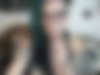 Live cam show with MissyDee - Goth on friskycurves.com