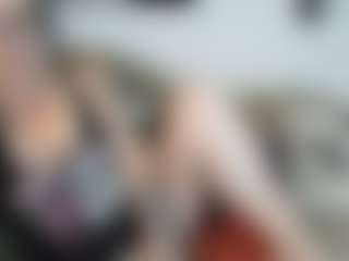 Live cam show with MissyDee - Bisexual on studioflirtlive.com