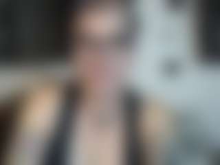 Live cam show with MissyDee - Public Mature on Livezox