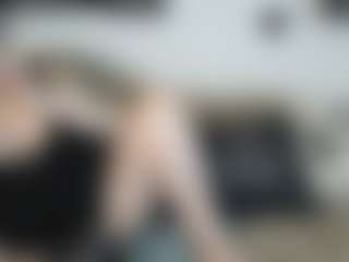 Live cam show with MissyDee - Public Mature on MyBangCams