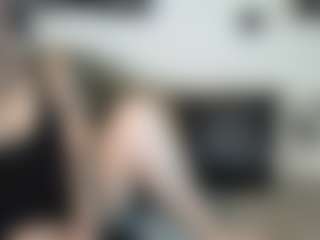 Live cam show with MissyDee - Nipple Piercings on CamSodaAdn