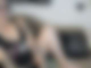Live cam show with MissyDee - Middle Aged on hrnylive.com