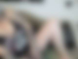 Live cam show with MissyDee - Findomme on Camsoda
