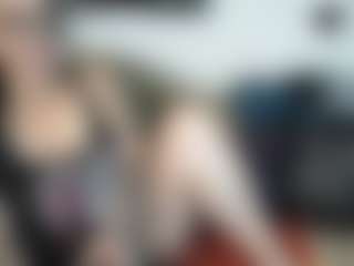 Live cam show with MissyDee - Middle Aged on Streamer API