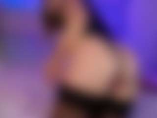 Live cam show with KiraRoxx - Middle Aged on MyBangCams