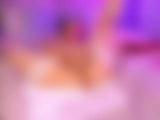Live cam show with KiraRoxx - Green Eyes on CamClone