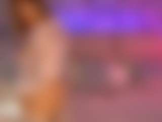 Live cam show with KiraRoxx - Green Eyes on luckytryst.com