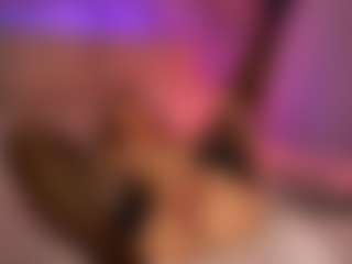 Live cam show with KiraRoxx - Green Eyes on Mixed Magazine Live