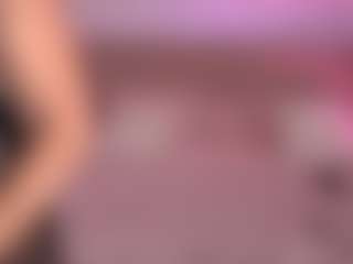 Live cam show with KiraRoxx - Middle Aged on Camsoda