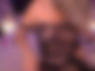 Live cam show with KiraRoxx - Green Eyes on Camsoda