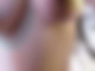 Live cam show with marianahott4 - Living Room on liverealitysex.com