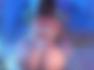 Live cam show with SueWannaPlay - Living Room on Instabang
