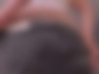 Live cam show with Amber Farrell - Average on Camsoda