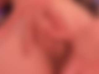Live cam show with Amber Farrell - Average on Camsoda