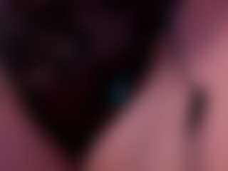 Live cam show with Amber Farrell - Brown Hair on StripNow