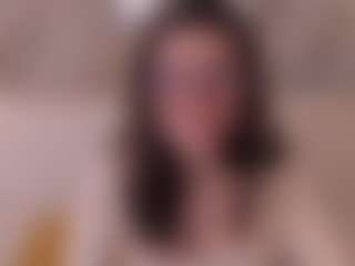 Live cam show with Amber Farrell - Average on intimatelivegirls.com