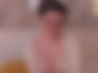 Live cam show with Amber Farrell - Full Nudity on Soda Cam