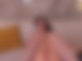 Live cam show with Amber Farrell - Average on camtv