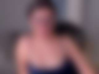 Live cam show with Amber Farrell - Average on StripNow