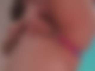Live cam show with Amber Farrell - Small Tits on CamwithHer
