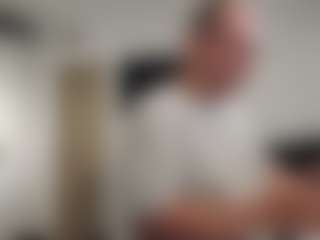 Live cam show with Andrew19005 - Chubby on AdultVida.com