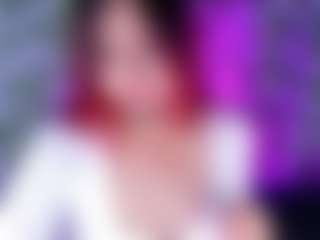 Live cam show with Emmaevanns - Red Hair on AdultVida.com