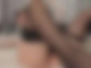 Live cam show with Adela26 - Normal on Camming Site