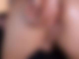 Live cam show with AllissonM - Middle Aged on AdultVida.com