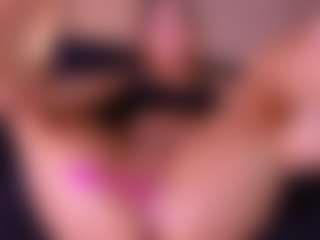 Live cam show with AllissonM - Athletic Public on Uber Horny