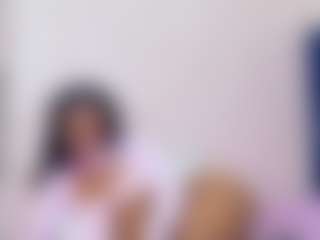 Live cam show with petitelittleebonyy - Black on Nude Live Now