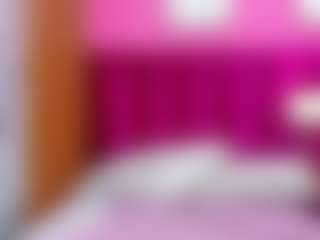 Live cam show with petitelittleebonyy - Pegging on AdultVida.com