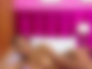 Live cam show with petitelittleebonyy - Pegging on Hubzter Live