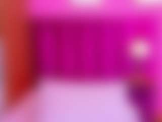 Live cam show with petitelittleebonyy - Milk on friskycurves.com