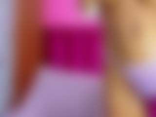 Live cam show with petitelittleebonyy - Ebony on Livezox | colombia
