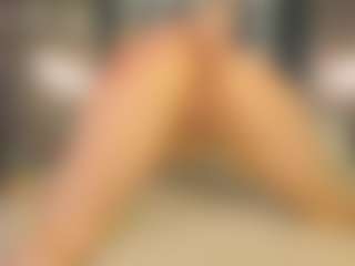 Live cam show with Emma - Masturbate on live18s.com