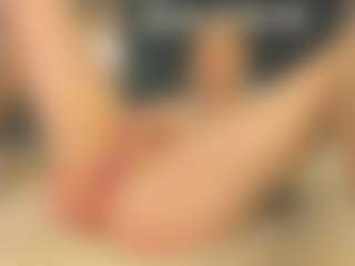 Live cam show with Emma - Camel Toe on crypto-cams