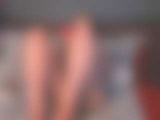 Live cam show with Emma - Hot on milfzrlive.com
