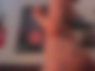 Live cam show with Emma - Big Ass on StripNow