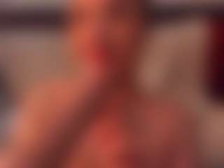 Live cam show with Emma - Average on Camming Site