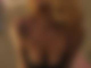 Live cam show with Emma - Deepthroat on Camsoda